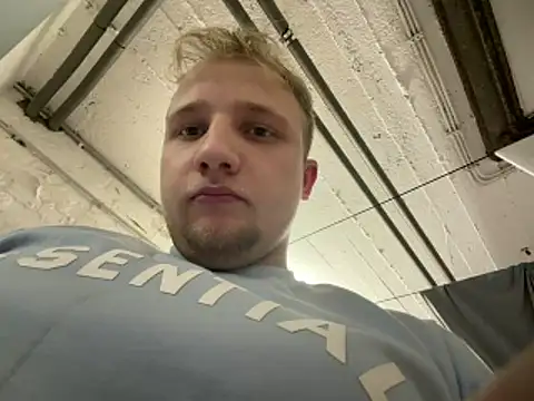 Snapshot of dust1n_ chatting on February 4, 6:41 am dust1n online show from February 4, 6:41 am