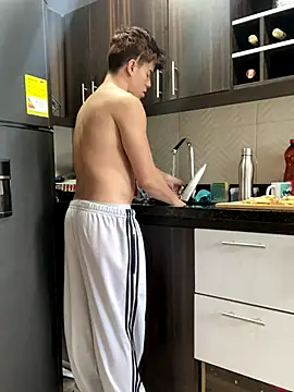 Snapshot of maxxcooper1 chatting on December 15, 8:13 pm maxxcooper1 online show from December 15, 8:13 pm