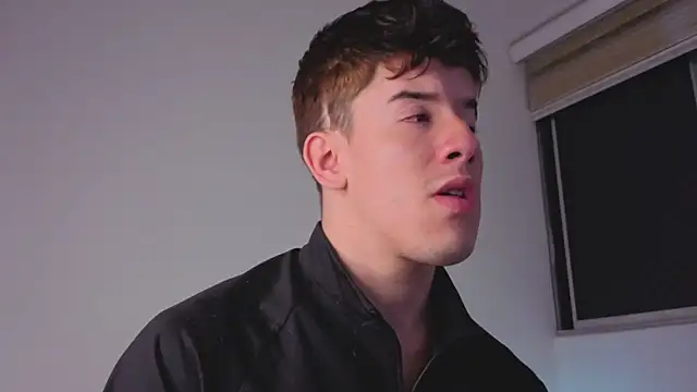 Snapshot of maxxcooper1 chatting on December 18, 7:36 am maxxcooper1 online show from December 18, 7:36 am