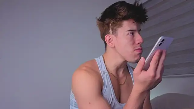 Snapshot of maxxcooper1 chatting on December 19, 4:41 am maxxcooper1 online show from December 19, 4:41 am