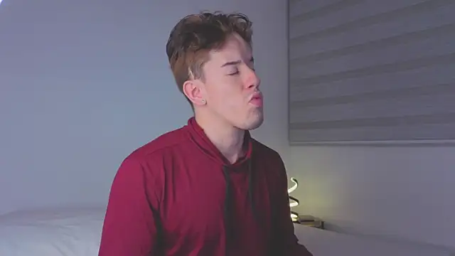 Snapshot of maxxcooper1 chatting on December 21, 5:47 am maxxcooper1 online show from December 21, 5:47 am