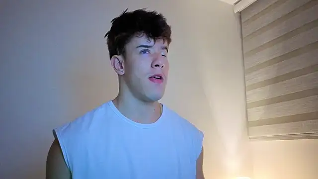 Snapshot of maxxcooper1 chatting on December 23, 6:11 am maxxcooper1 online show from December 23, 6:11 am