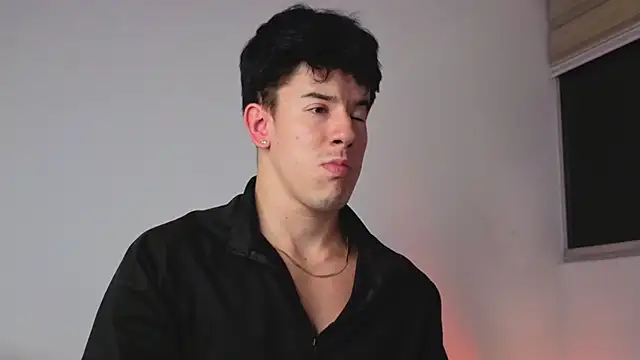 Snapshot of maxxcooper1 chatting on January 10, 4:03 am maxxcooper1 online show from January 10, 4:03 am