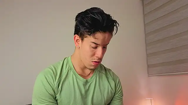 Snapshot of maxxcooper1 chatting on January 15, 4:06 am maxxcooper1 online show from January 15, 4:06 am