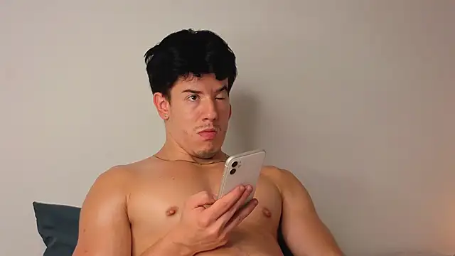 Snapshot of maxxcooper1 chatting on January 17, 11:15 am maxxcooper1 online show from January 17, 11:15 am