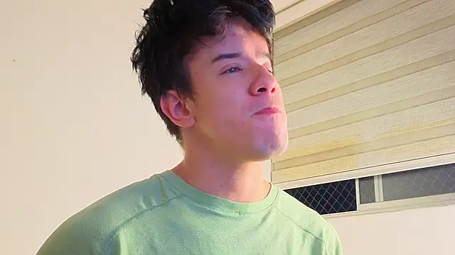 Snapshot of maxxcooper1 chatting on February 5, 4:17 am maxxcooper1 online show from February 5, 4:17 am