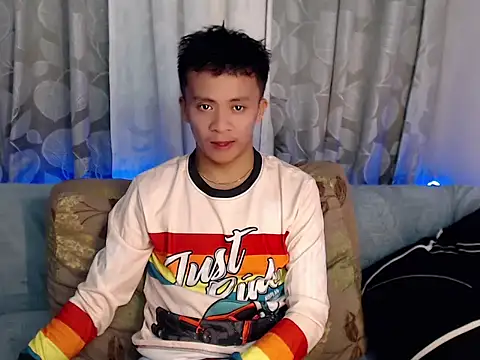 ur twinkKirk6969 online show from May 11, 10:32 am