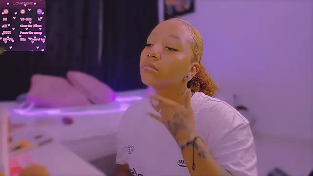 Starlights online show from March 4, 1:50 pm