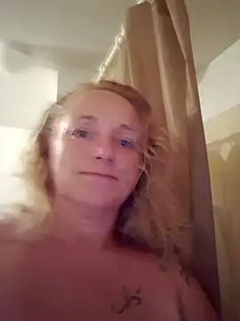 Snapshot of gailbee12 chatting on July 1, 5:20 am gailbee12 online show from July 1, 5:20 am