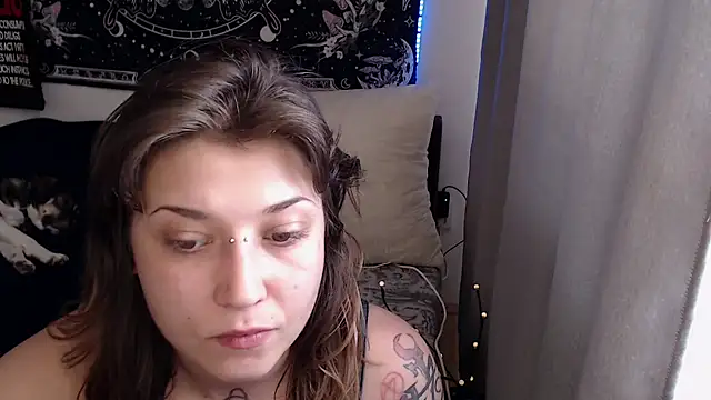 Snapshot of AlienforTwenty chatting on June 7, 12:31 pm AlienforTwenty online show from June 7, 12:31 pm