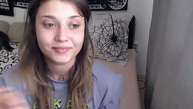 Snapshot of AlienforTwenty chatting on July 9, 1:15 pm AlienforTwenty online show from July 9, 1:15 pm