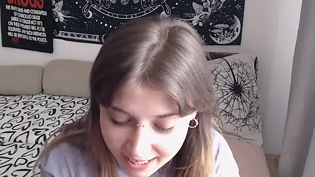 Snapshot of AlienforTwenty chatting on July 12, 1:46 pm AlienforTwenty online show from July 12, 1:46 pm