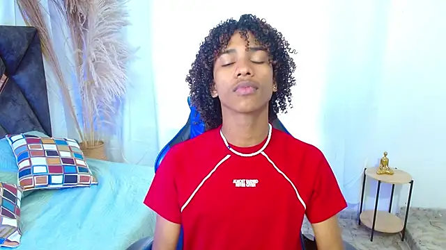 angelll18  online show from December 22, 8:17 pm