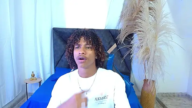 angelll18  online show from March 2, 9:10 pm