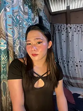 Snapshot of whirl_girl chatting on July 19, 2:37 am whirl girl online show from July 19, 2:37 am