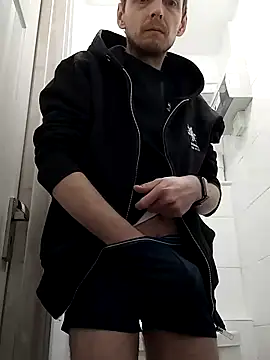 CrookedBunk3527 online show from April 7, 4:13 am