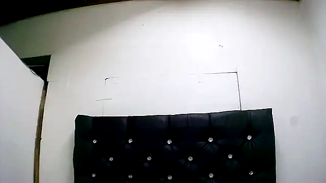 Snapshot of THICKBARBIE32 chatting on February 4, 2:50 am THICKBARBIE32 online show from February 4, 2:50 am