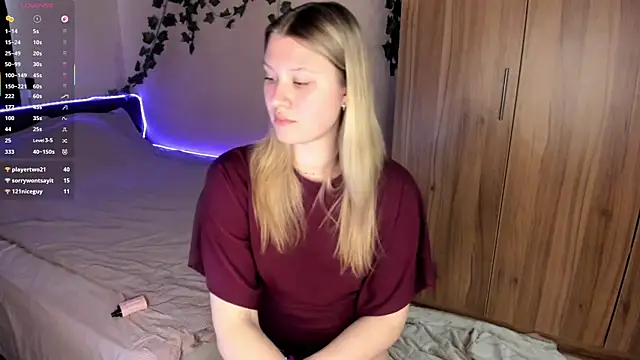 Snapshot of SkyeDavis chatting on April 22, 1:12 pm SkyeDavis online show from April 22, 1:12 pm