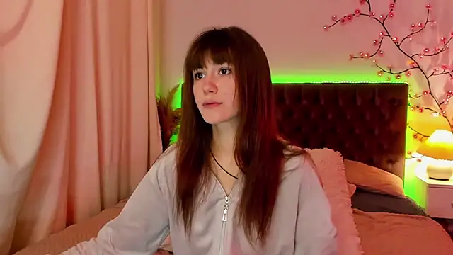Snapshot of MilanaHotts chatting on July 9, 5:11 am MilanaHotts online show from July 9, 5:11 am