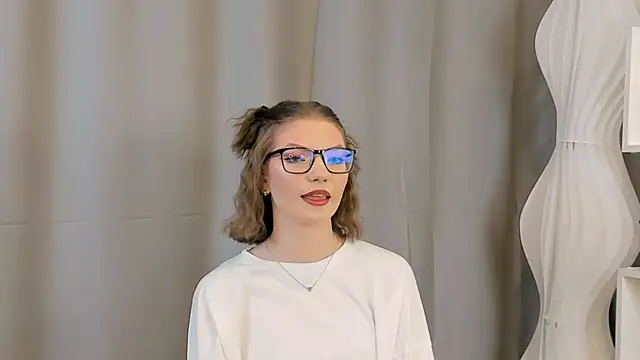 JeaneneWoltz online show from December 19, 9:05 am