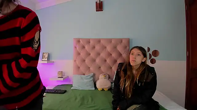 Briar y Blair online show from December 19, 1:51 pm