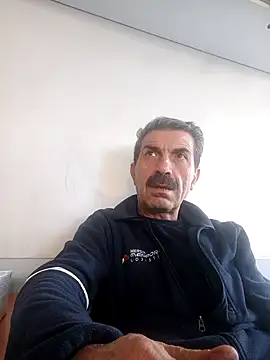 Snapshot of kobra21turki chatting on December 18, 12:11 pm kobra21turki online show from December 18, 12:11 pm