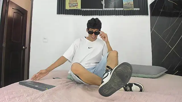 Emer santos online show from April 11, 6:01 pm