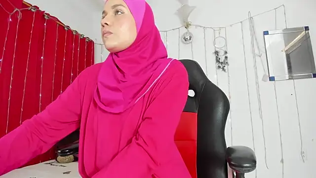 Sara-Maalouf online show from February 3, 8:36 pm