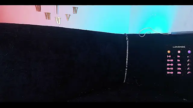 sofitabares  online show from April 14, 9:32 pm