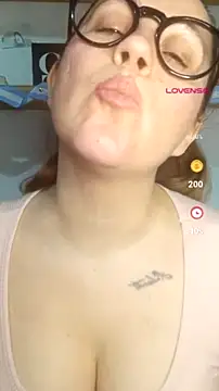 Snapshot of SofiEsteves chatting on July 17, 12:34 pm SofiEsteves online show from July 17, 12:34 pm
