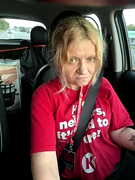 Snapshot of lindzybella chatting on September 28, 11:48 am lindzybella online show from September 28, 11:48 am