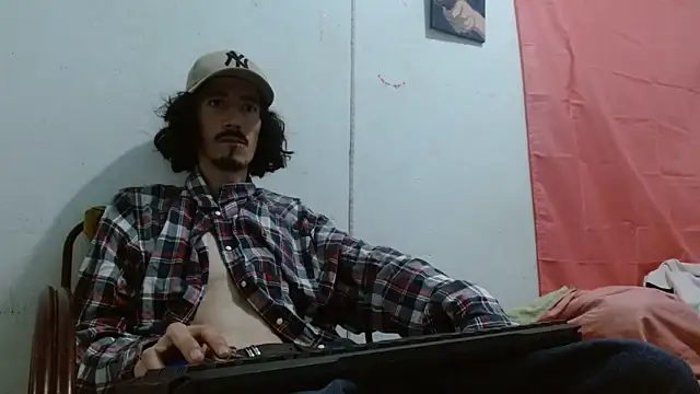 Snapshot of sk8-boy chatting on June 13, 4:49 pm sk8-boy online show from June 13, 4:49 pm