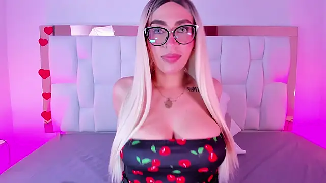 CamilleJuicy  online show from April 8, 12:05 pm