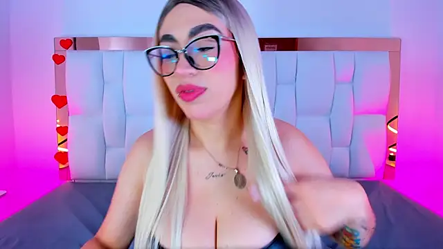 Snapshot of CamilleJuicy_ chatting on July 7, 12:53 pm CamilleJuicy online show from July 7, 12:53 pm