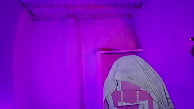 Snapshot of yera_sh chatting on February 8, 12:03 am yera sh online show from February 8, 12:03 am