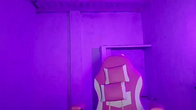 Snapshot of yera_sh chatting on February 21, 2:23 am yera sh online show from February 21, 2:23 am