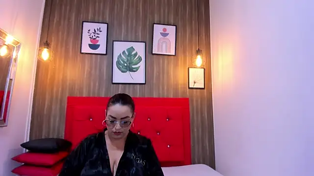 meggancurvy online show from February 19, 6:59 pm