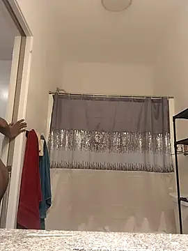 Snapshot of AverageAnt_ chatting on February 13, 5:36 am AverageAnt online show from February 13, 5:36 am