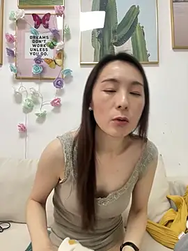 Snapshot of you-005 chatting on February 3, 6:22 am you-005 online show from February 3, 6:22 am