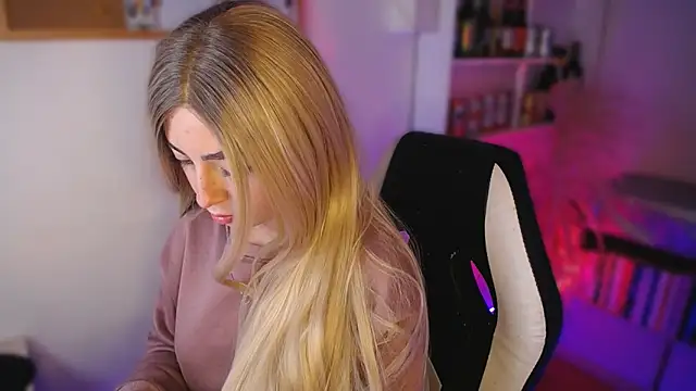 channel blondee online show from May 7, 12:05 am