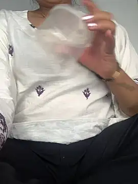 Snapshot of missmisha01 chatting on January 9, 2:53 pm missmisha01 online show from January 9, 2:53 pm