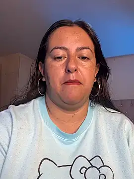 Snapshot of evelyn_harpeery chatting on June 22, 11:18 am evelyn harpeery online show from June 22, 11:18 am