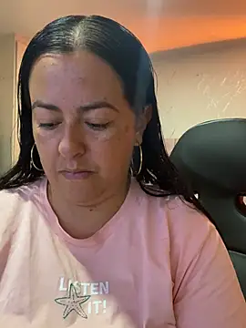 Snapshot of evelyn_harpeery chatting on July 8, 10:31 am evelyn harpeery online show from July 8, 10:31 am