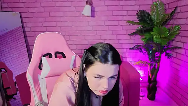 Mia Evelyn online show from December 21, 9:16 am