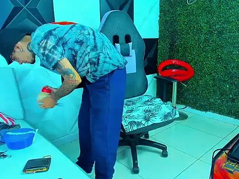 Boy tatto77 online show from July 23, 1:41 am