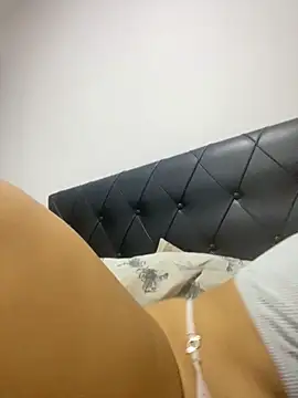 Nini  online show from April 8, 8:20 pm