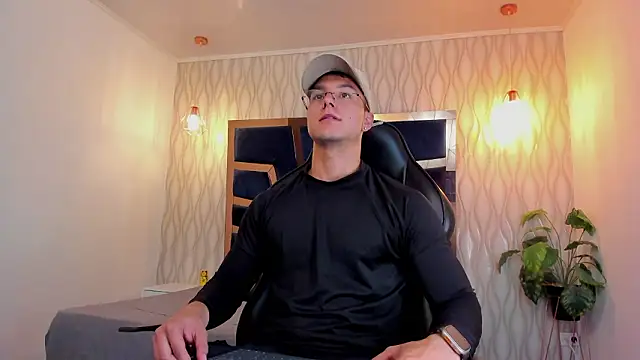 Noah Clarkk online show from March 19, 5:28 pm