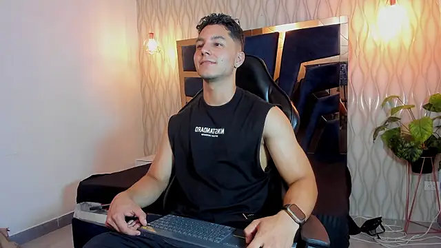 Noah Clarkk online show from March 28, 5:23 pm