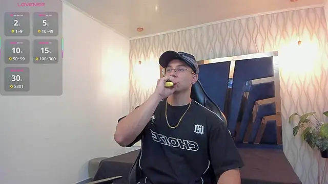 Noah Clarkk online show from April 12, 1:27 pm