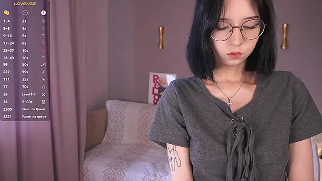 DeliaLoma online show from April 10, 6:40 am